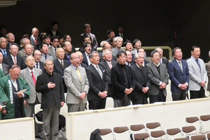 改めて、列席者全員での校歌斉唱　OB席