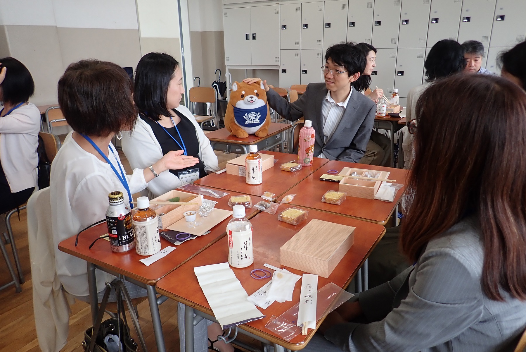 高校２年６組懇親会の様子