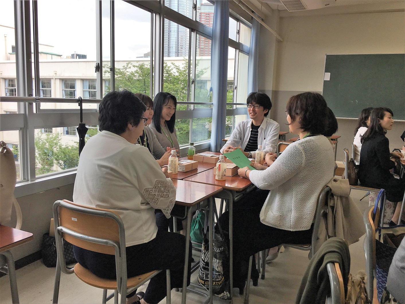 高校３年３組懇親会の様子