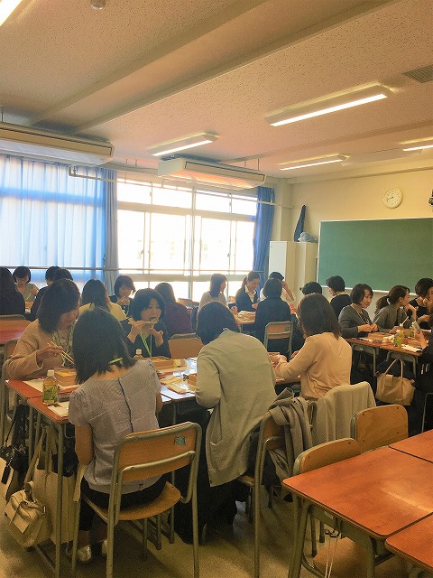 懇親会の様子